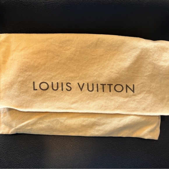 Authentic Louis Vuitton Epi Pochette - Picture 3 of 11
